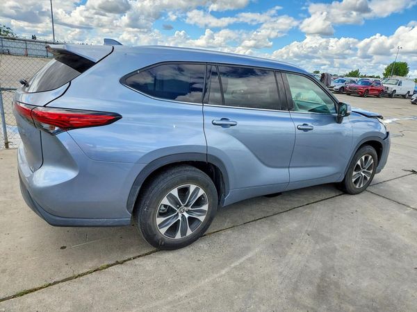 2021 TOYOTA HIGHLANDER XLE Nav
