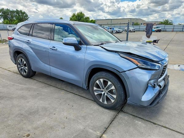 2021 TOYOTA HIGHLANDER XLE Nav