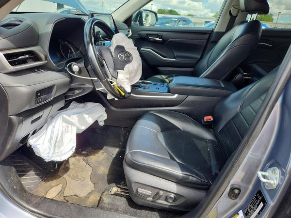 2021 TOYOTA HIGHLANDER XLE Nav