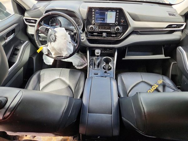 2021 TOYOTA HIGHLANDER XLE Nav