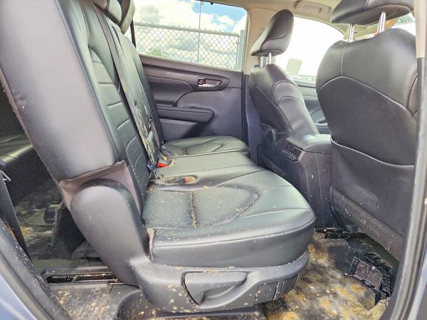 2021 TOYOTA HIGHLANDER XLE Nav