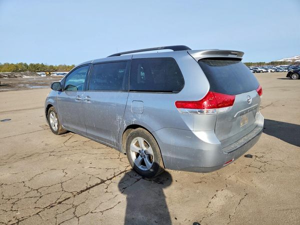 2013 TOYOTA SIENNA