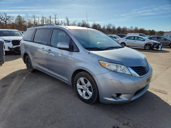 2013 TOYOTA SIENNA