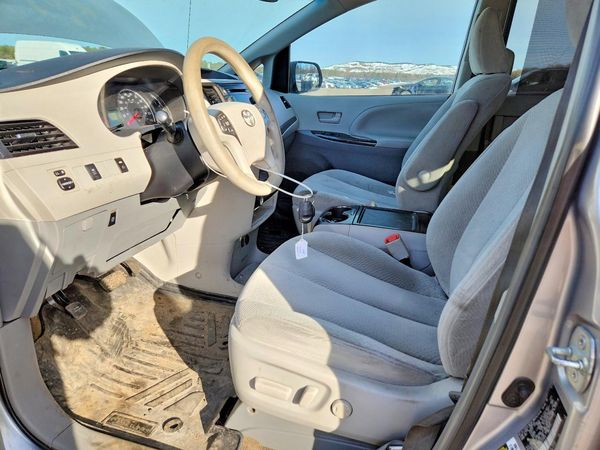 2013 TOYOTA SIENNA