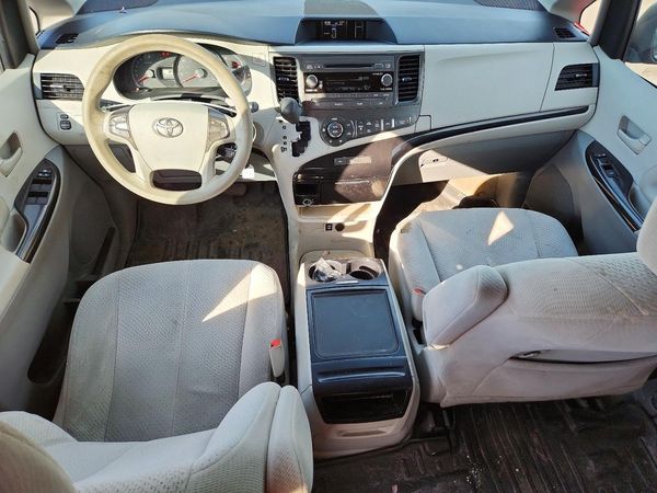 2013 TOYOTA SIENNA
