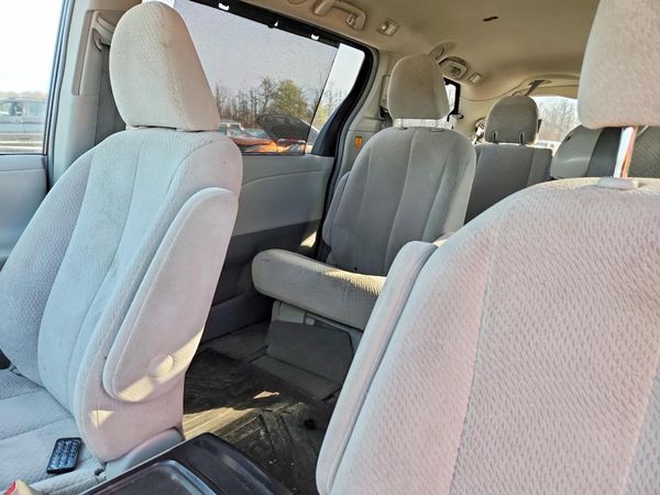 2013 TOYOTA SIENNA