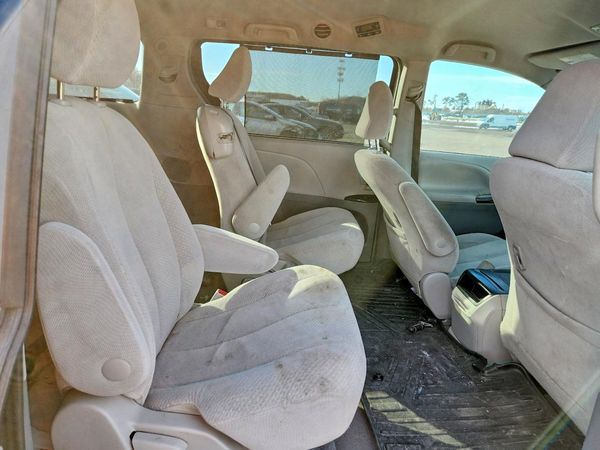 2013 TOYOTA SIENNA
