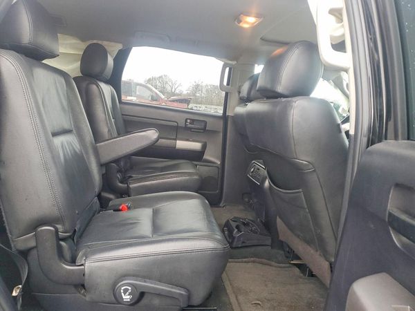 2015 TOYOTA SEQUOIA SR5 Grade