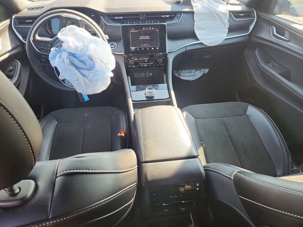 2025 JEEP GRAND CHEROKEE Laredo, Altitude