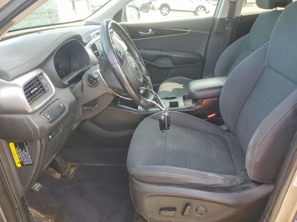 2016 KIA SORENTO L / LX