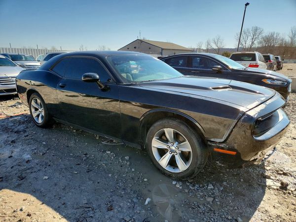 2018 DODGE CHALLENGER SXT — Passenger 3/4