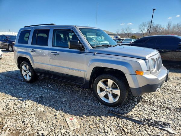 2016 JEEP PATRIOT Latitude — Passenger 3/4