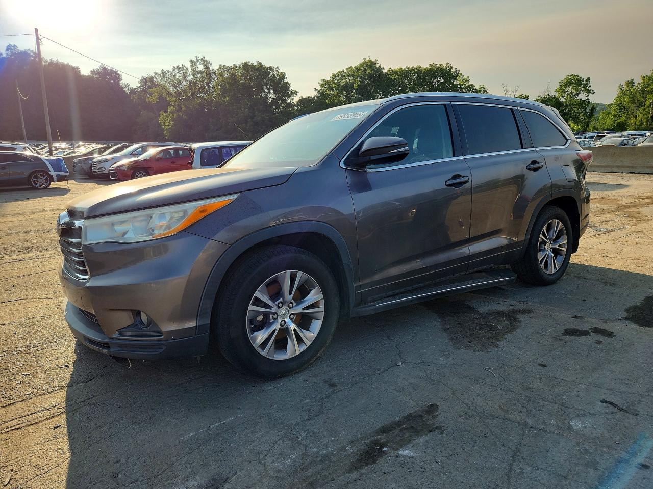 2014 TOYOTA HIGHLANDER Base/Hybrid — Front 3/4
