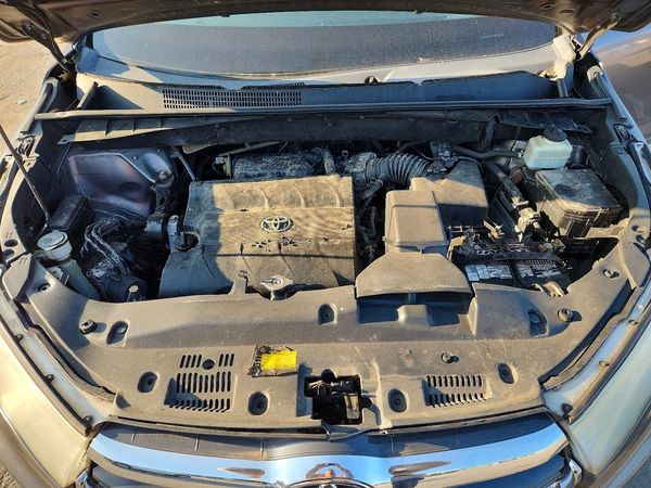 2014 TOYOTA HIGHLANDER Base/Hybrid — Engine bay