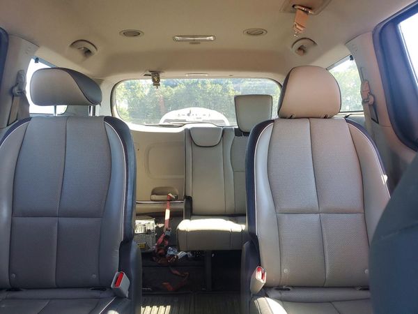 2015 KIA SEDONA GLS - Middle level