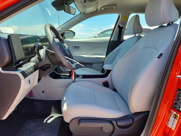 2026 HYUNDAI KONA SE