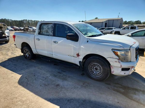 2021 NISSAN TITAN Crew Cab — Passenger 3/4