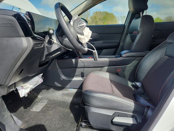 2025 NISSAN KICKS SR