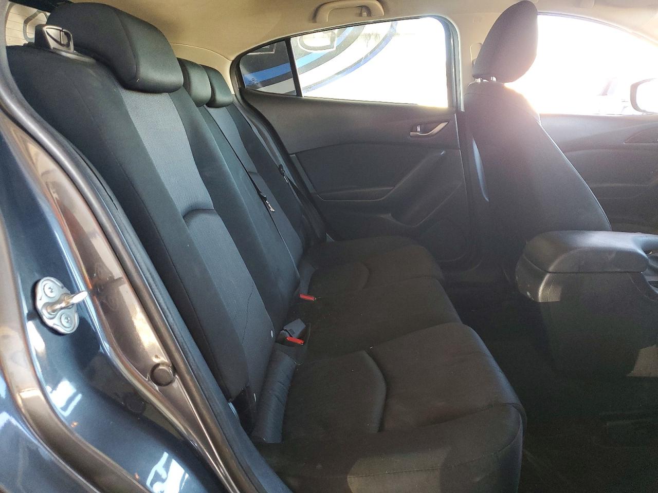 2016 MAZDA 3 SV/Base