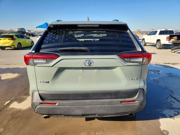 2021 TOYOTA RAV4 XLE