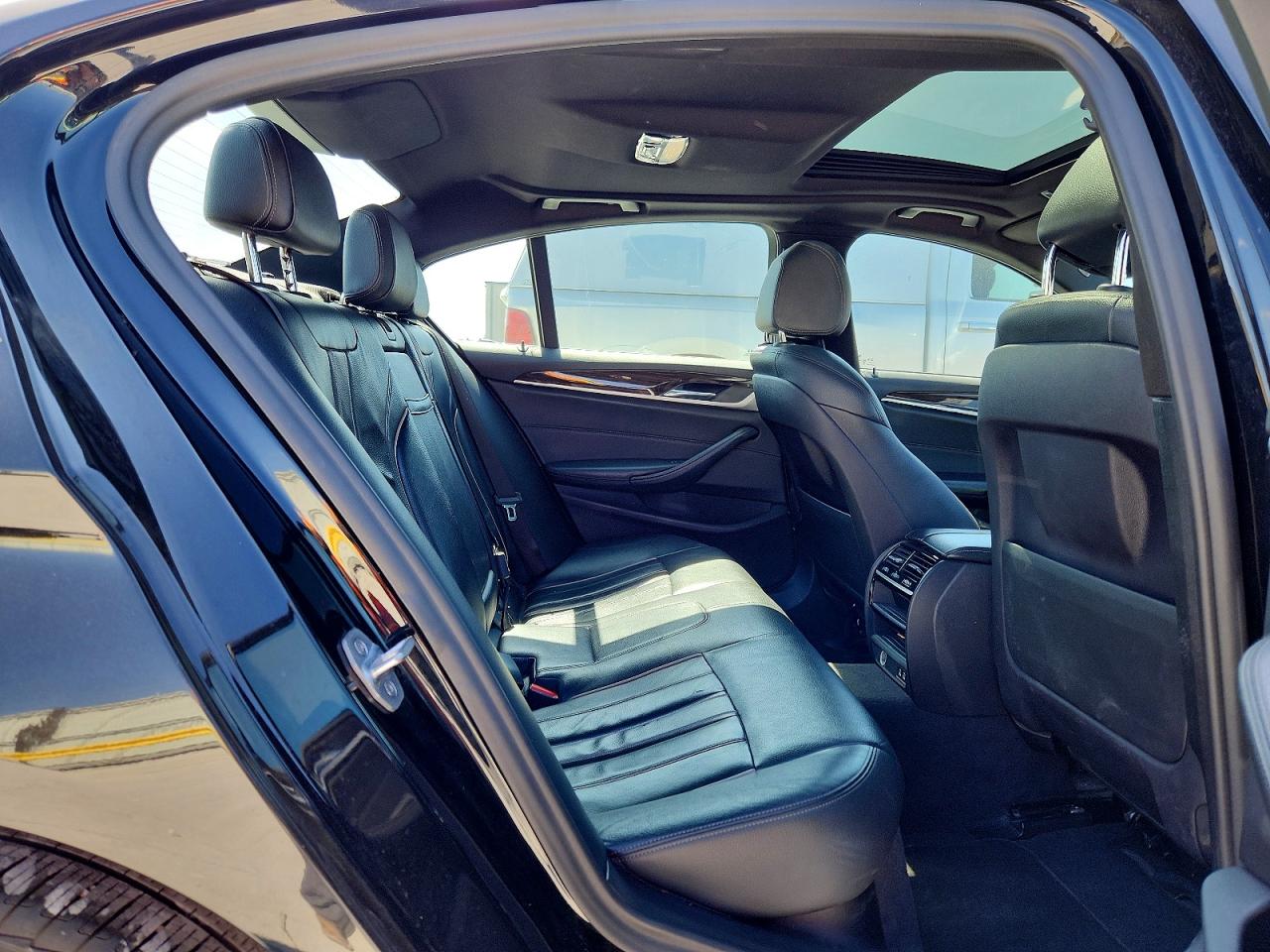 2020 BMW 530