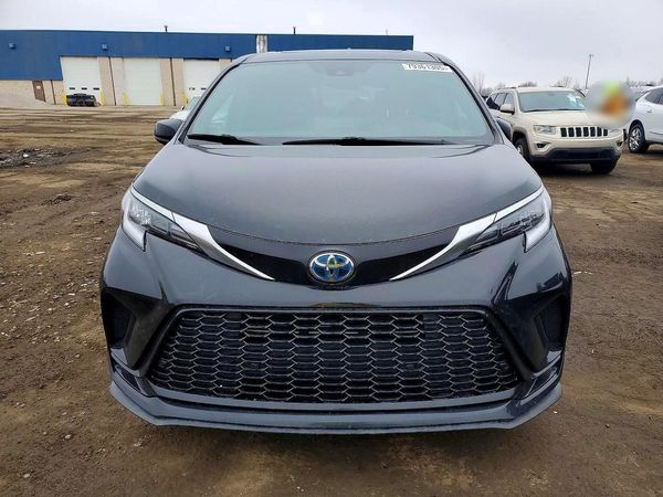 2021 TOYOTA SIENNA XSE Plus Package
