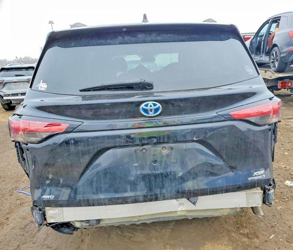2021 TOYOTA SIENNA XSE Plus Package