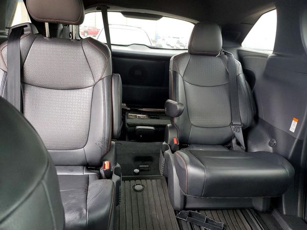 2021 TOYOTA SIENNA XSE Plus Package