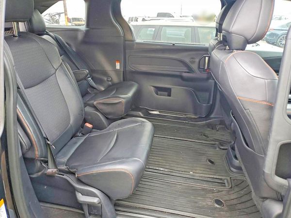 2021 TOYOTA SIENNA XSE Plus Package