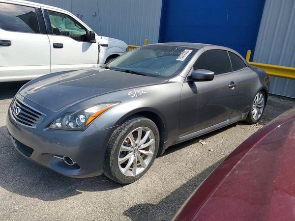 2013 INFINITI G37 CONVER — DSFA — Front 3/4