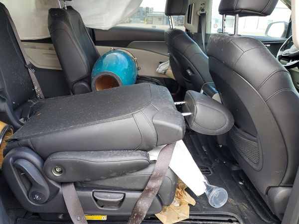 2022 KIA CARNIVAL LX, LX Seat Package