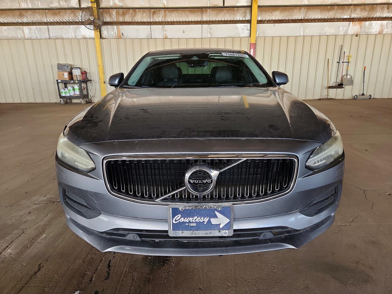 2017 VOLVO S90 Momentum
