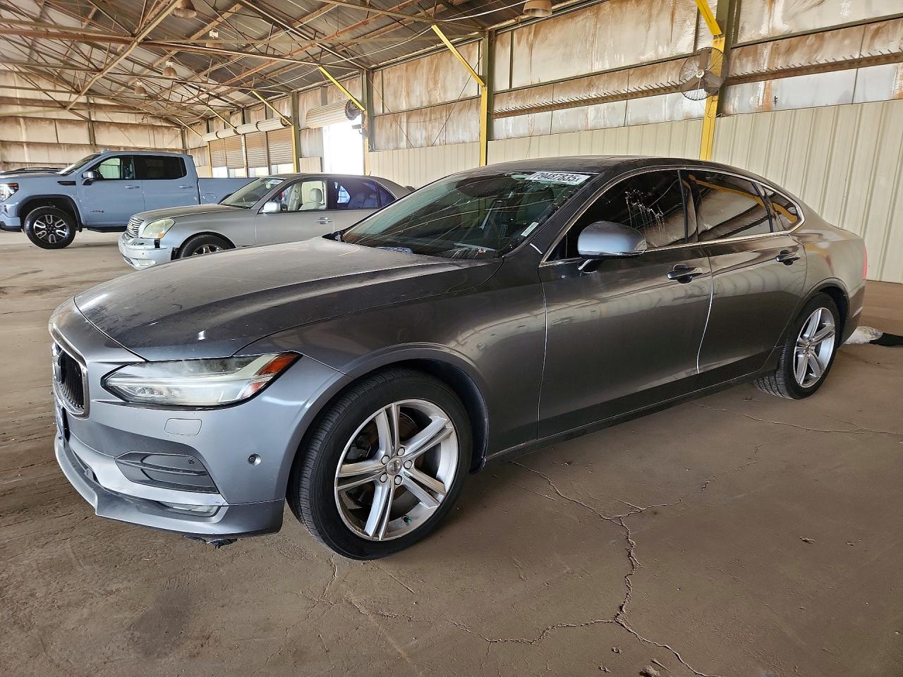 2017 VOLVO S90 Momentum