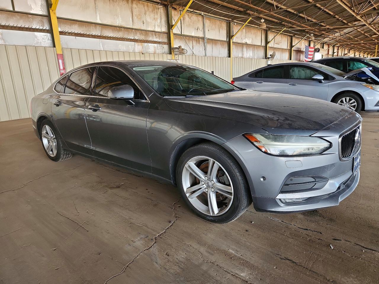 2017 VOLVO S90 Momentum