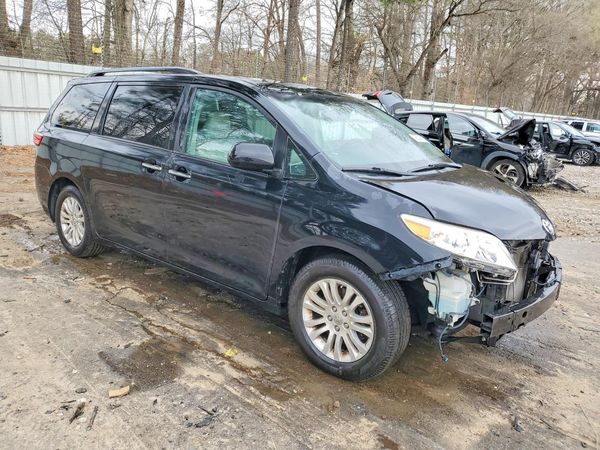 2016 TOYOTA SIENNA