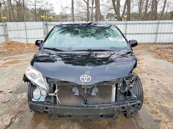 2016 TOYOTA SIENNA