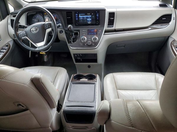 2016 TOYOTA SIENNA
