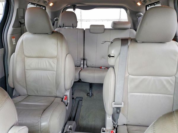 2016 TOYOTA SIENNA