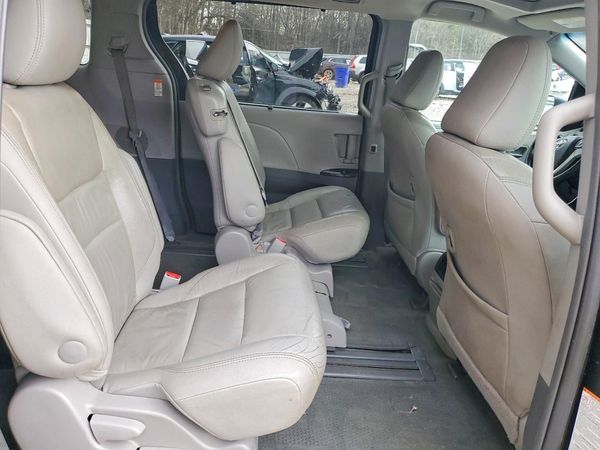 2016 TOYOTA SIENNA