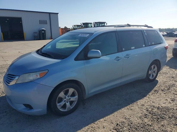 2016 TOYOTA SIENNA
