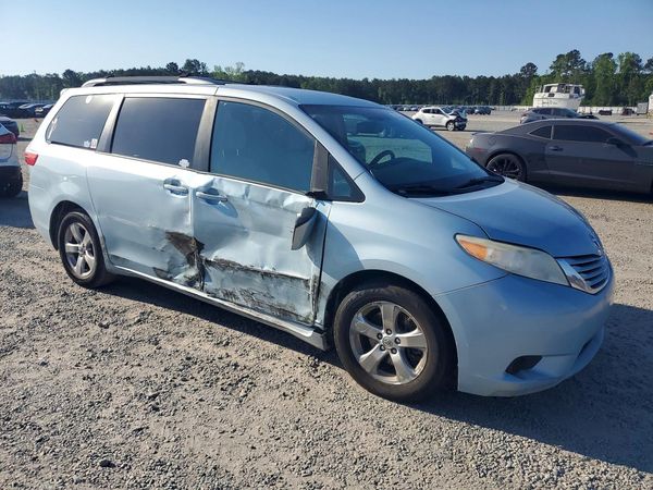 2016 TOYOTA SIENNA