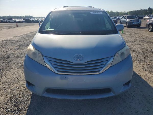 2016 TOYOTA SIENNA