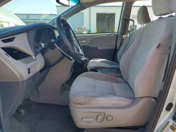 2016 TOYOTA SIENNA