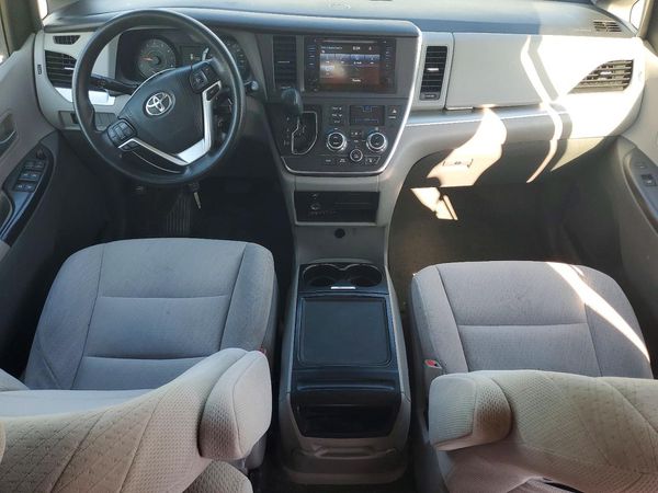 2016 TOYOTA SIENNA
