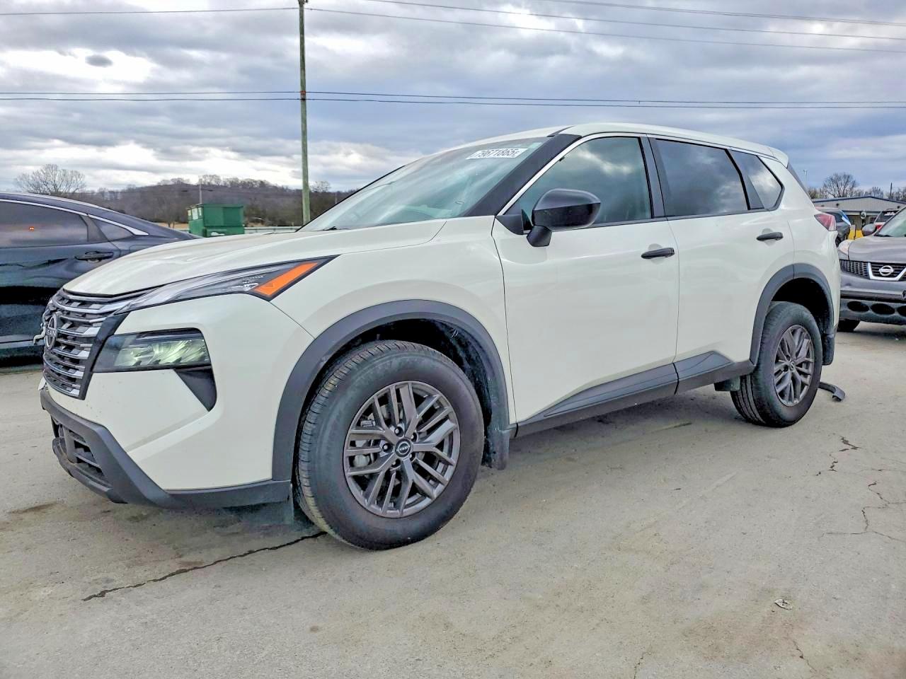 2027 NISSAN ROGUE S — Front 3/4