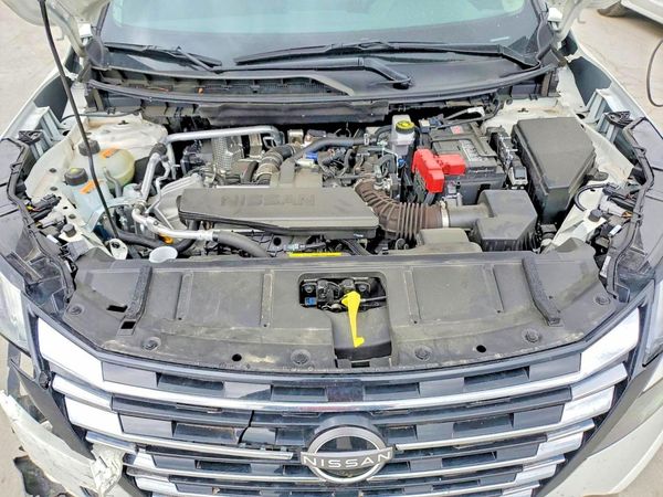 2027 NISSAN ROGUE S — Engine bay