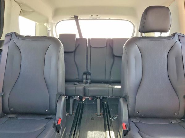 2023 KIA CARNIVAL LX, LX Seat Package