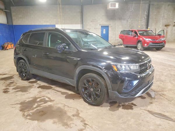 2023 VOLKSWAGEN TAOS SE w/Sunroof Pkg.