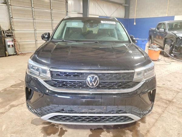 2023 VOLKSWAGEN TAOS SE w/Sunroof Pkg.