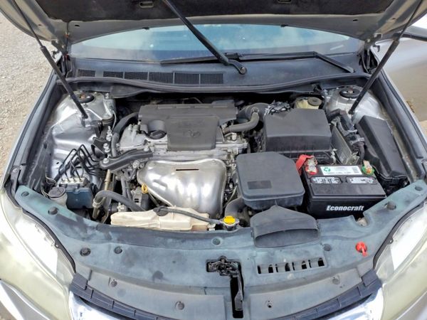 2015 TOYOTA CAMRY — Engine bay